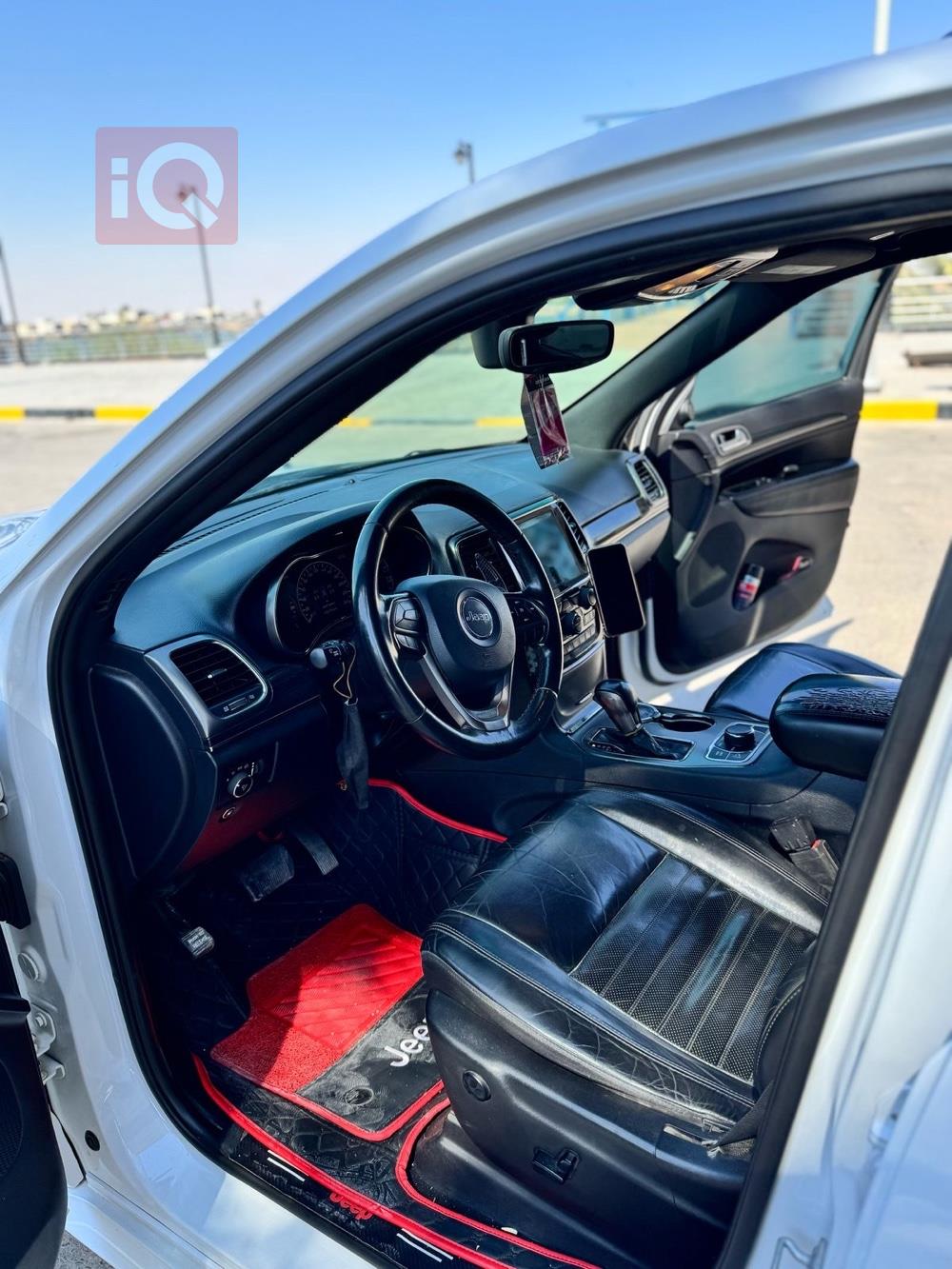 جیپ گراند شیرۆکی